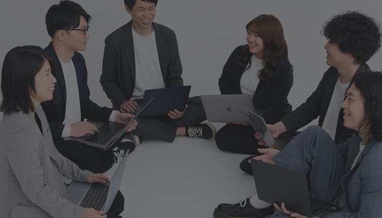 メンバーが集まっている写真
